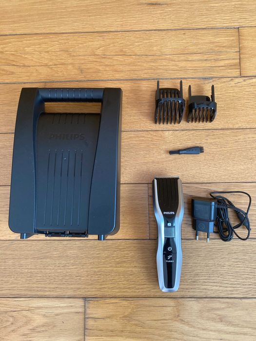 Aparador de barba e cabelo Philips.
