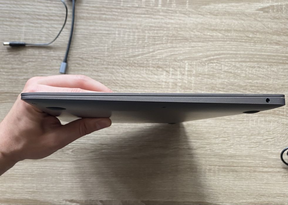 Продаю MacBook Air M1 2020