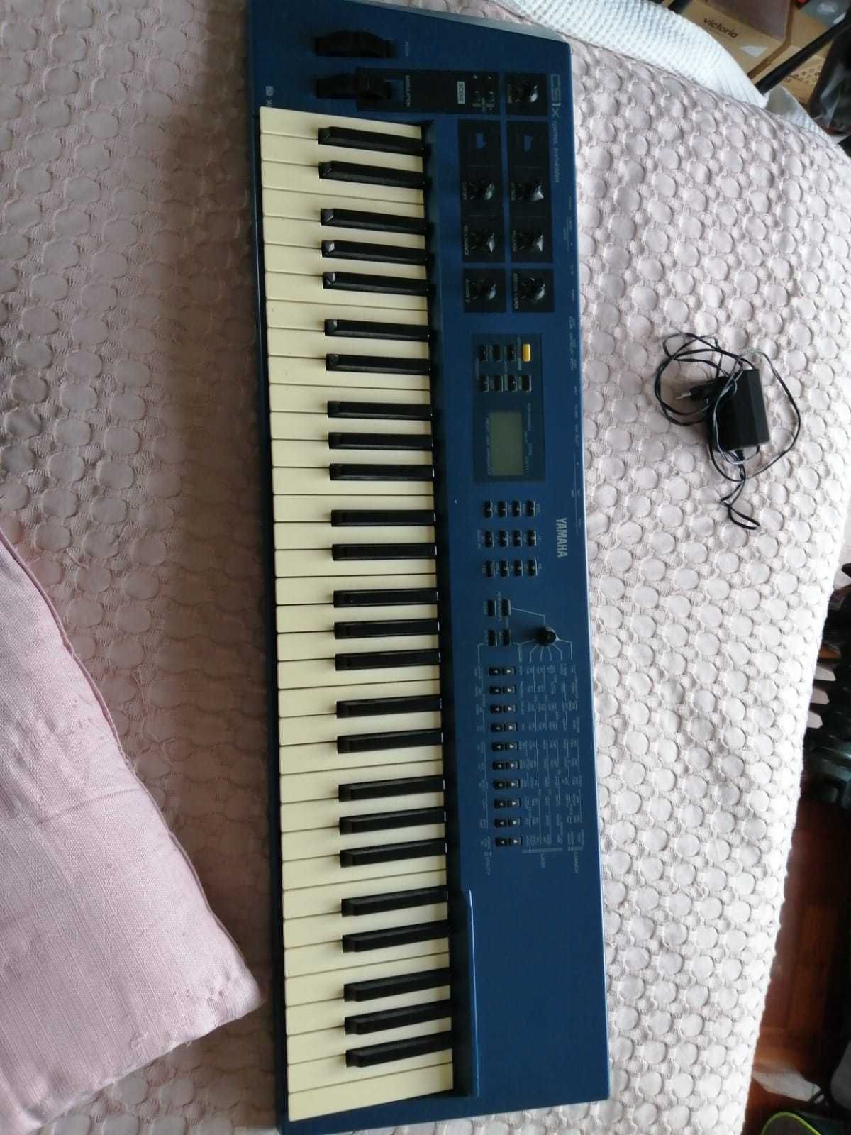 Sintetizador Yamaha CS1X de 1996