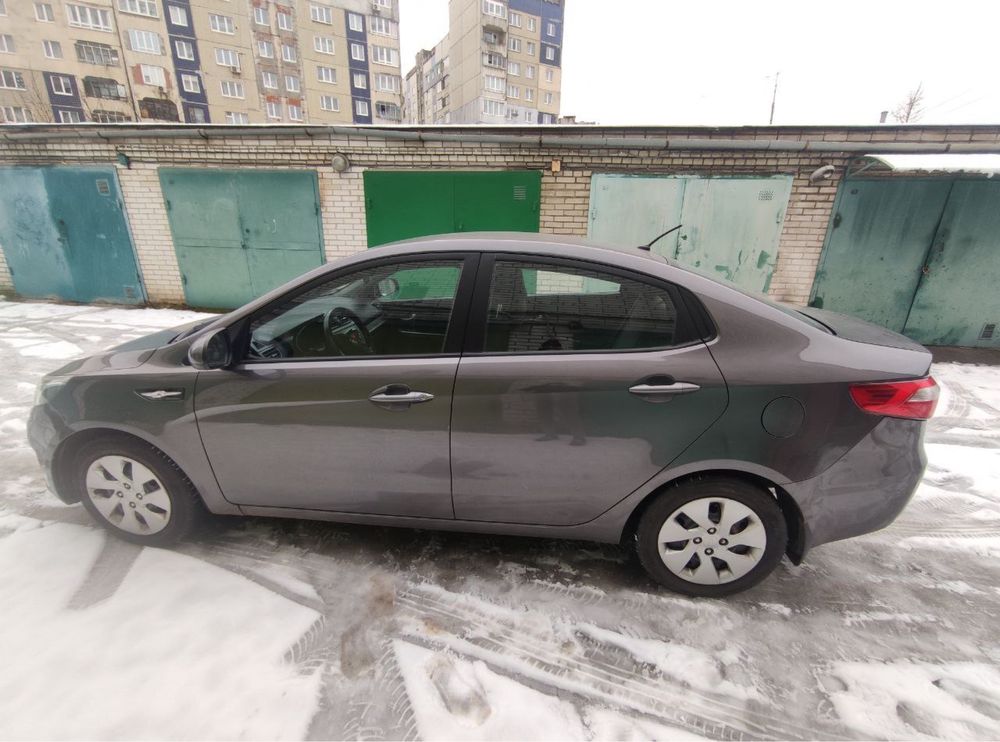 Автомобіль Kia Rio 2014 року випуску