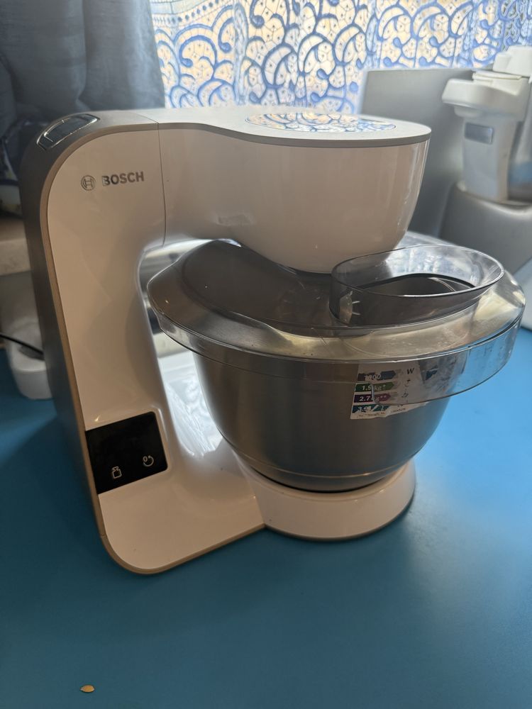 Bosch mum 5 em bom estado ainda esta dentro de garantia da worten