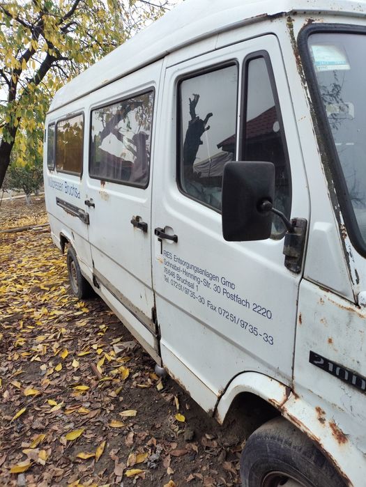 Продам два автобуса  MERCEDES -BENZ 208D и 310