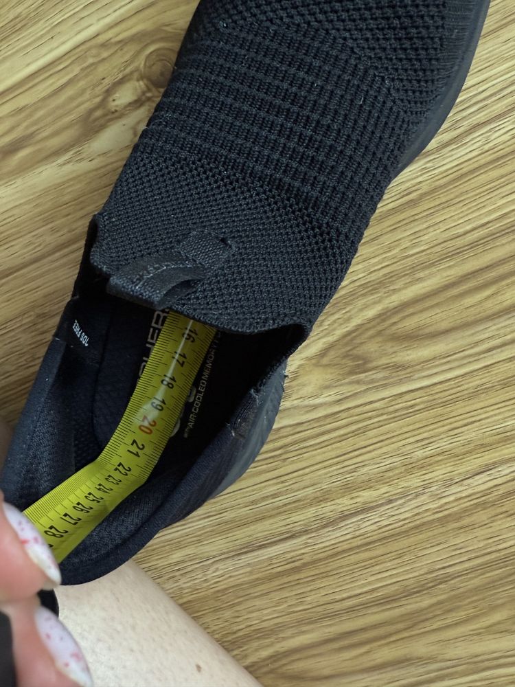 Кросіки Skechers