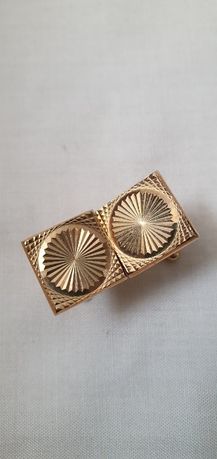 Botões de punho em metal dourado; 13 grs