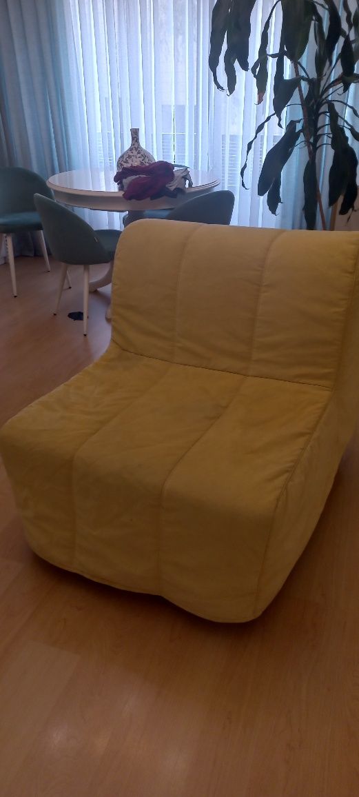 Sofá cama Ikea capa amarela