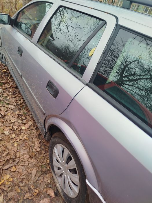 Опель Астра 1.6 16 V на запчастини