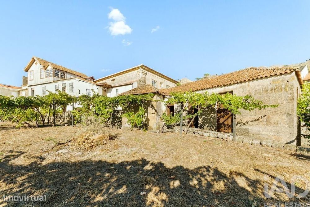 Quinta T8 em São Martinho de Mouros de 558 m2