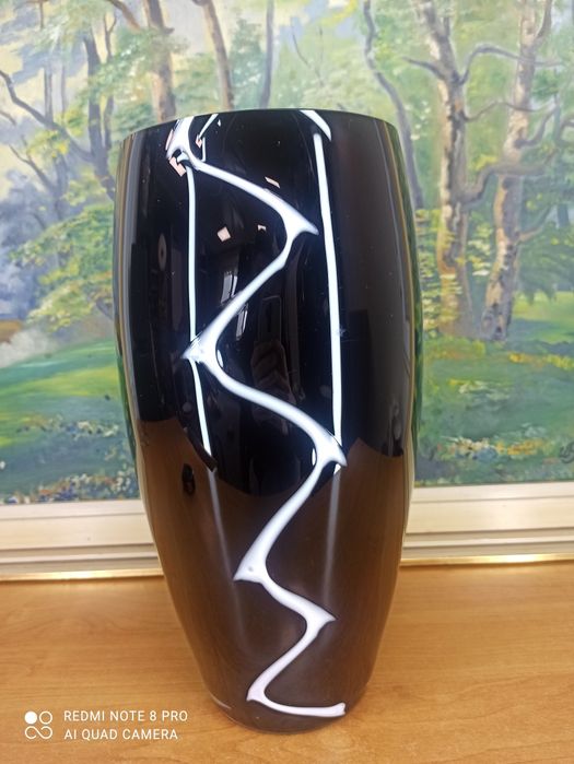 Szklany wazon – czarno-biały, nowoczesny design