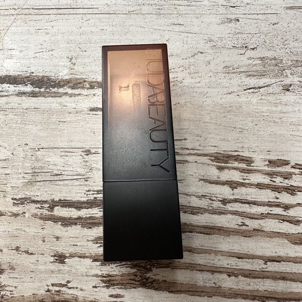 Huda Beauty power bullet cream glow Angel