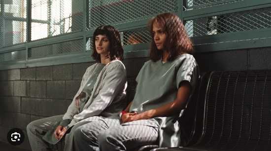 GOTHIKA (Halle Berry/Penélope Cruz/Robert Downey Jr) NOT ALONE...