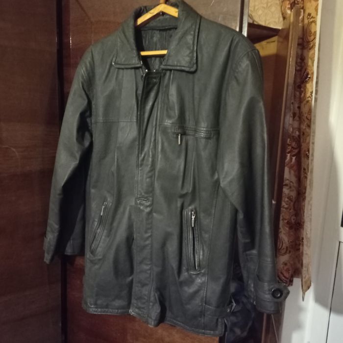 Кожаная осенняя куртка. Удлиненная размер 52.