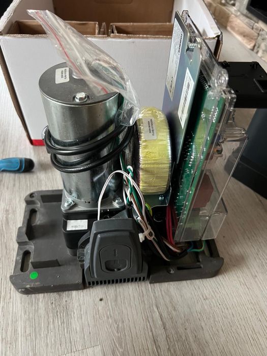 Automat runner naped do bramy przesuwnej powystawowy