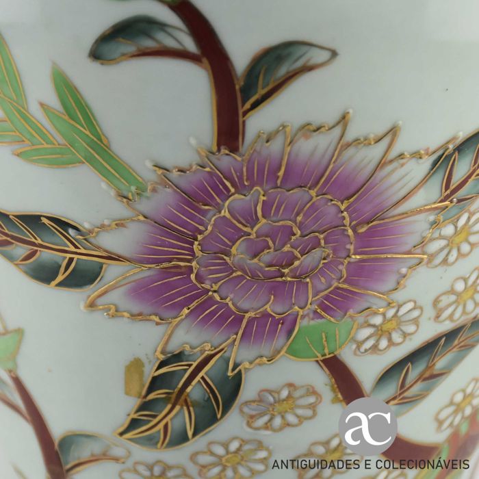 Jarra Oriental em Porcelana, pintada à mão