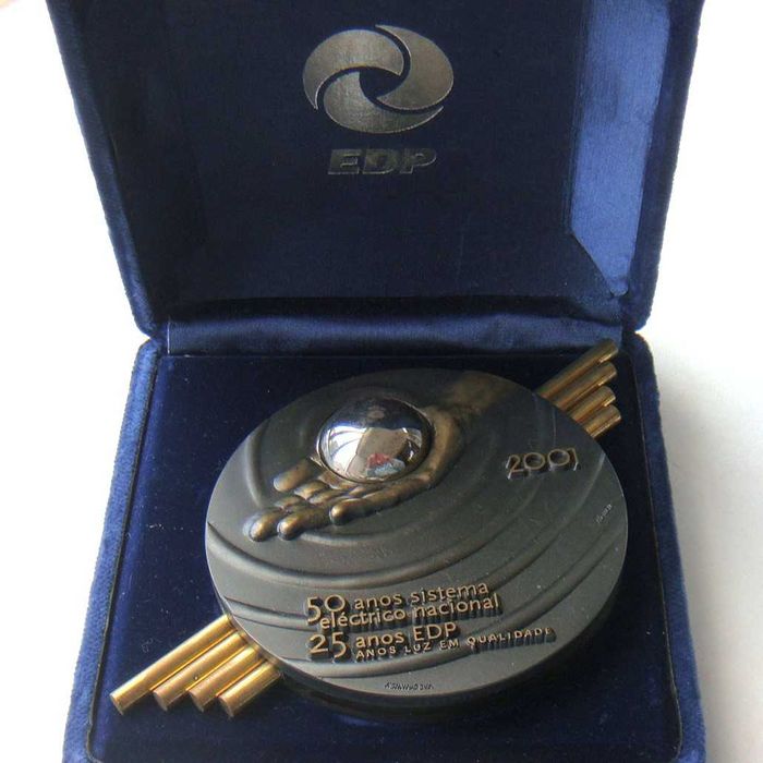 Medalha Escultura de Bronze Rotativa 25 Anos da EDP em Estojo Original