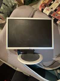 Monitor plus dwie klawiatury