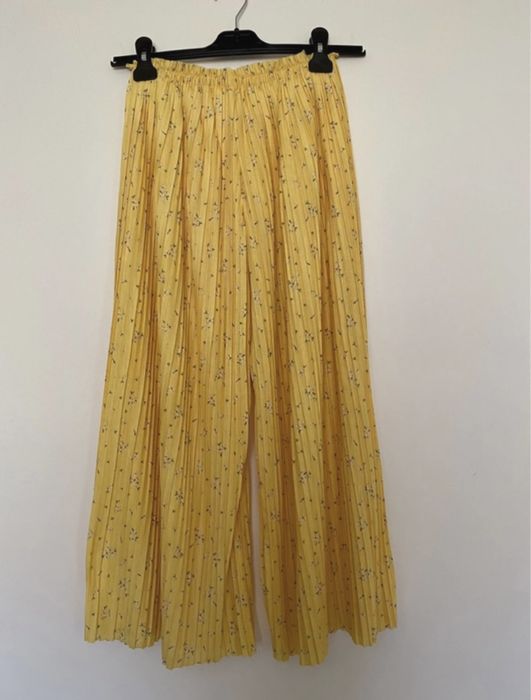 Calça plissada floral