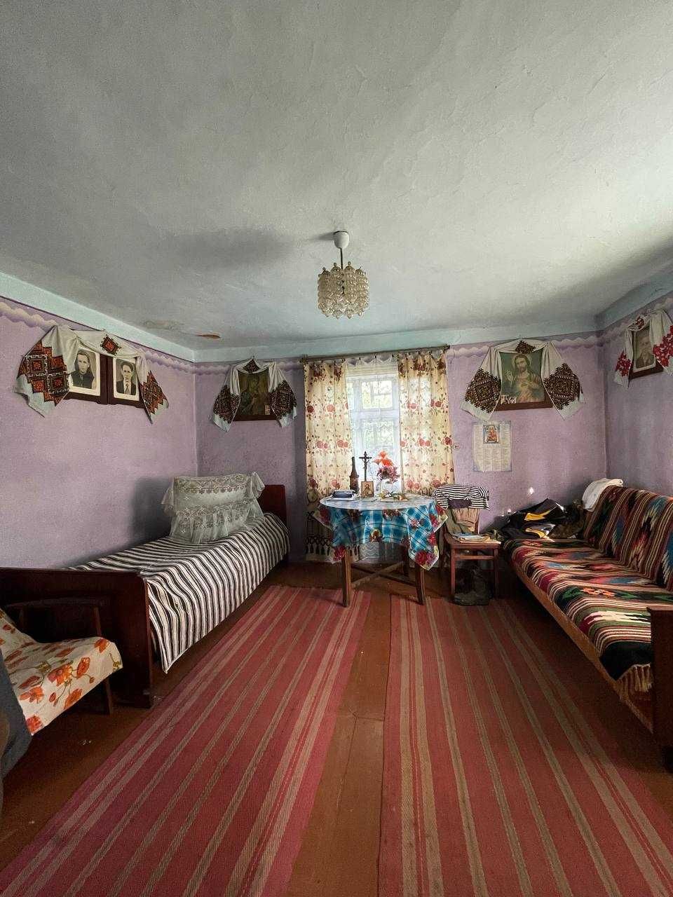 Продається будинок в с. Іваниківка з газом, світлом та криницем