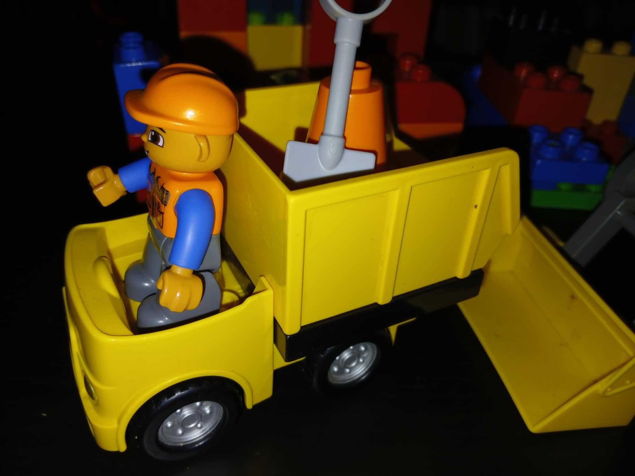 Dziecko robi wyprzedaż lego duplo 50zł