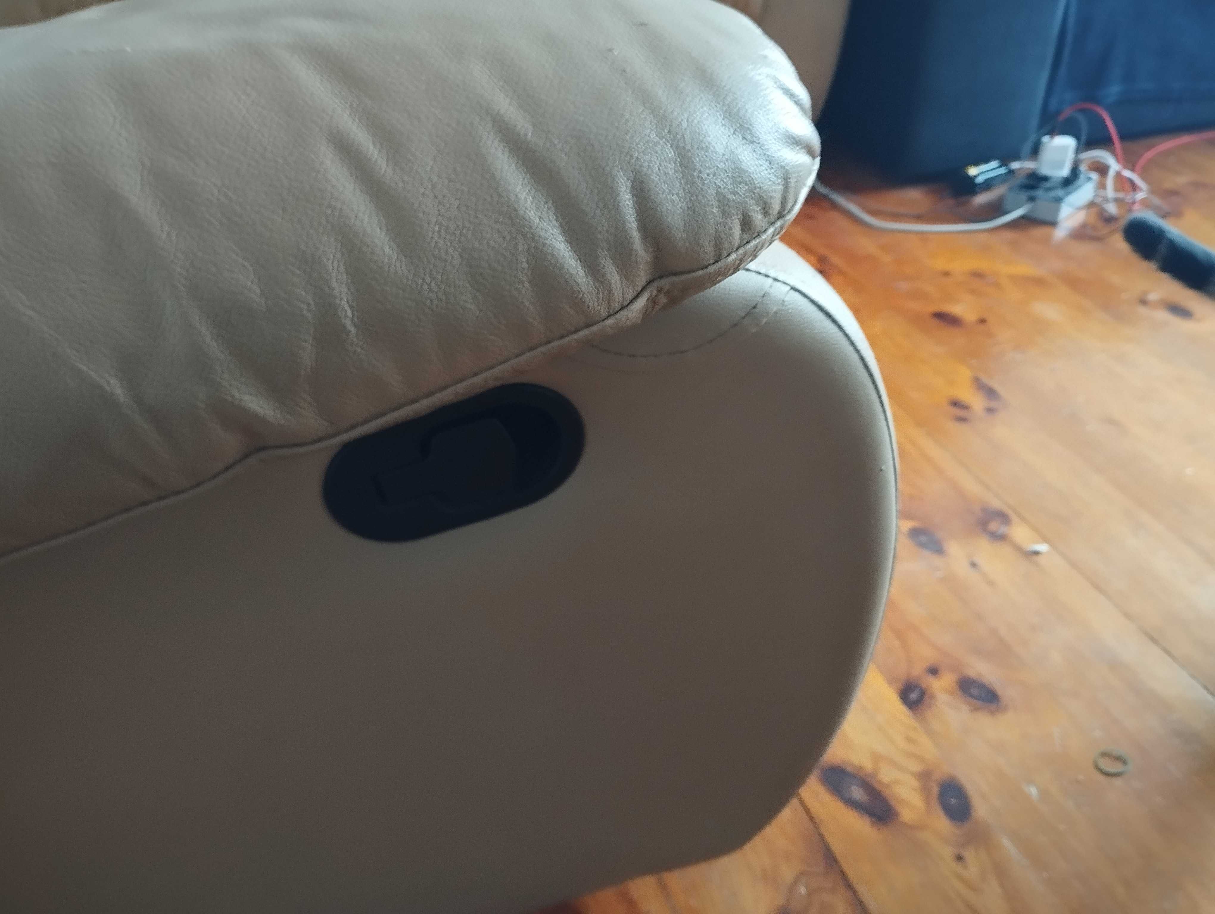 Skórzany fotel z funkcją wypoczynku