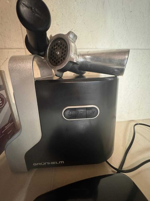 Електрична М'ясорубка з реверсом Grunhelm AMG220SB 2200W Чорний