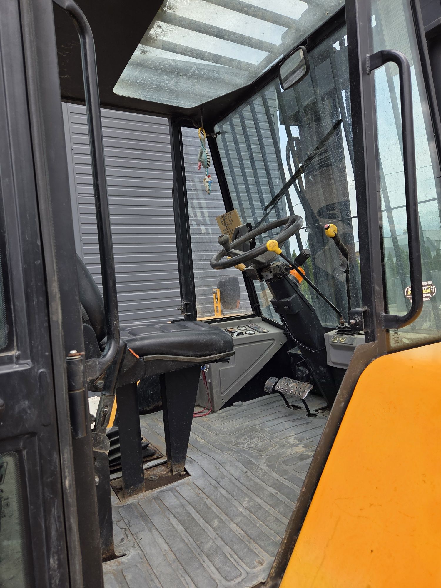 Wozek widłowy triplex 2.6t terenowy 4x4 blokada mostu JCB 926  ideał