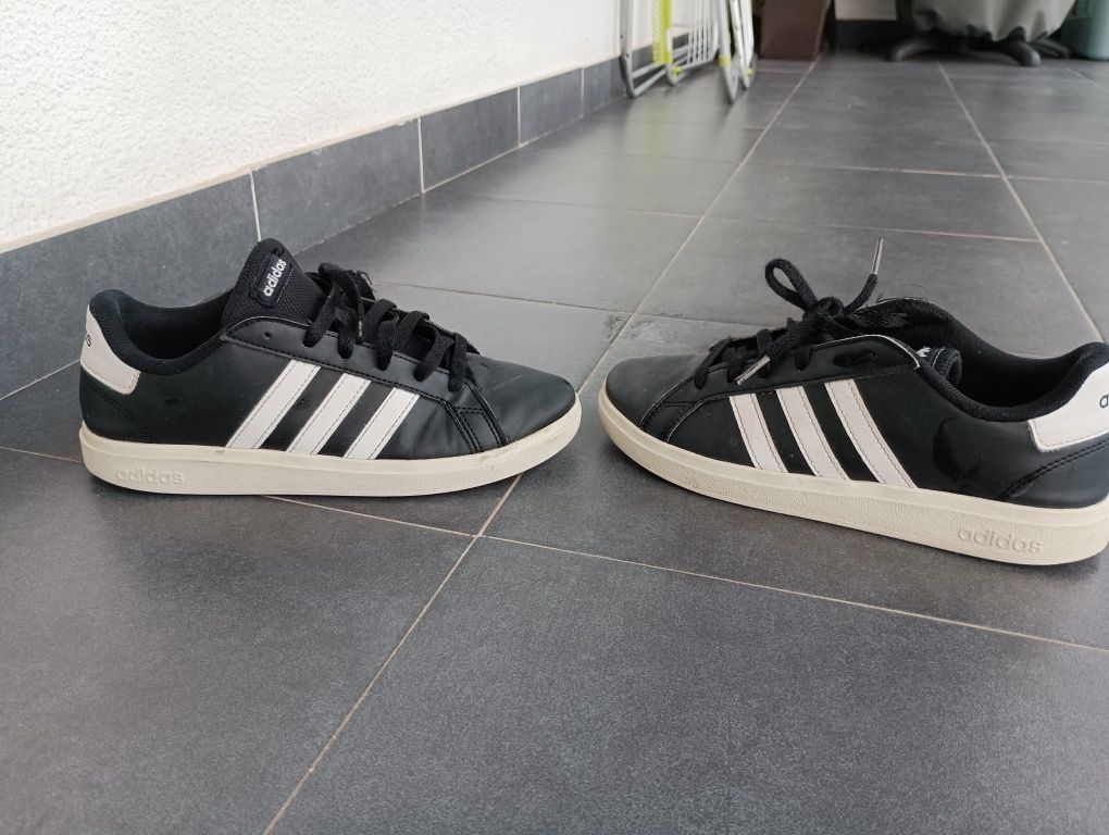 Tênis Adidas pretos! Aproveite preço!