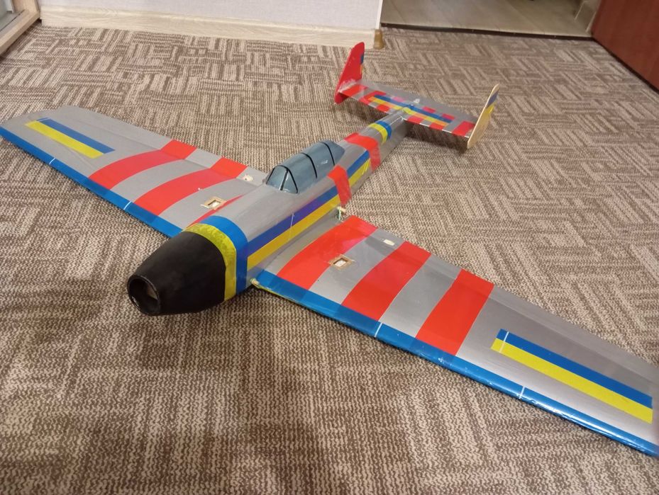 Продам модель самолёта