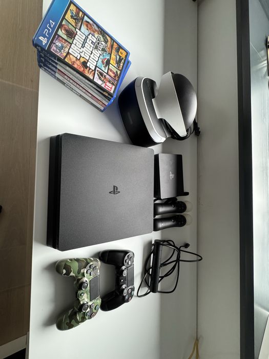 PlayStation 4 slim + Ps Vr + kamera + 2x pad + 2x move + gry