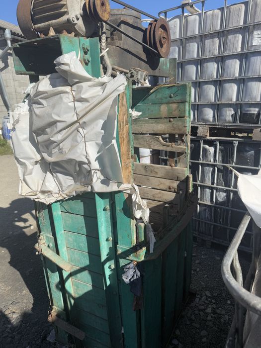 Продам прес для макулатури