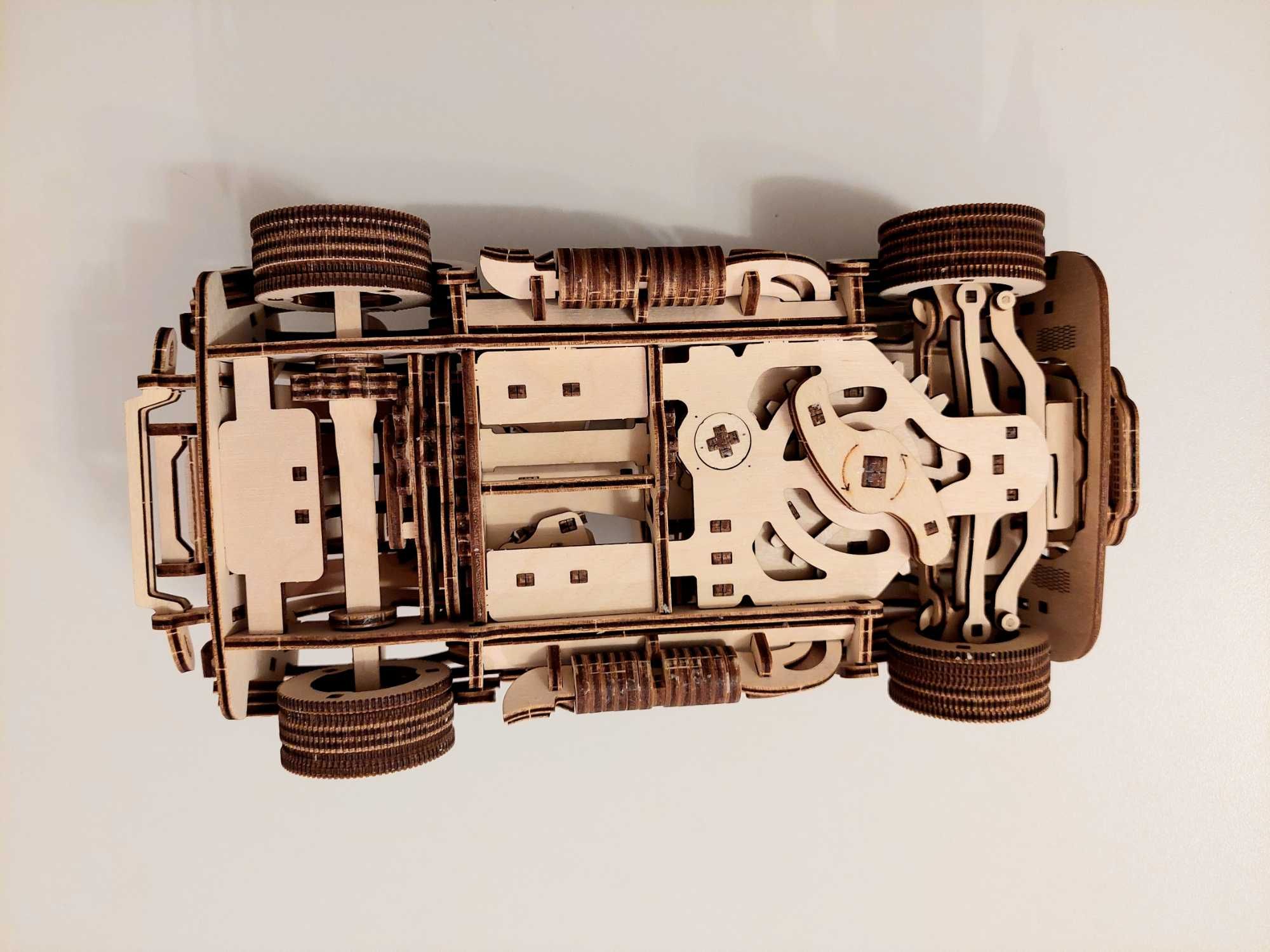 Składany Samochód UGEARS | drewniany model mechaniczny 3d