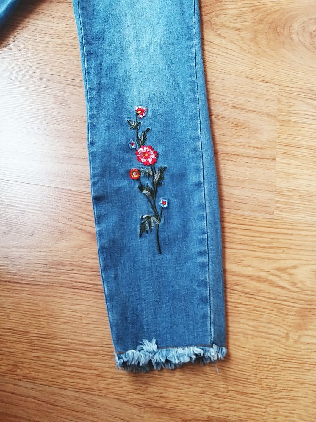 Jeansy spodnie rurki jeansowe denim s 36 xs 34 haft haftem cropped 7/8