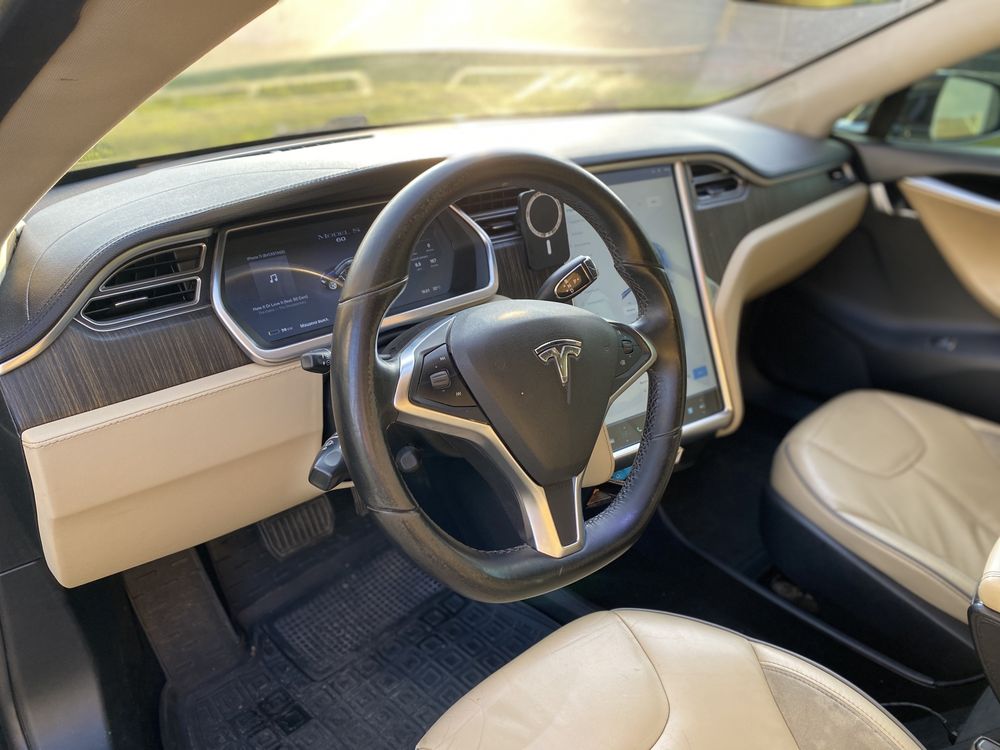 Tesla Model S 60 2013