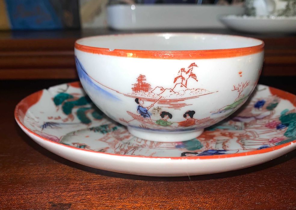 CHÁVENA COM PIRES EM PORCELANA CHINESA