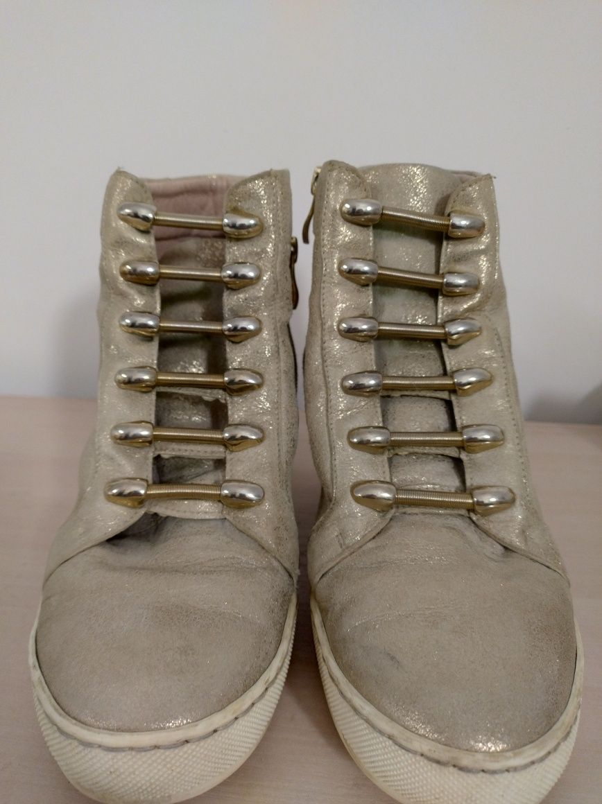 Buty, botki 39 Carinii