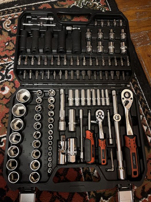 Набір інструментів на 112 одиниць Dnipro M