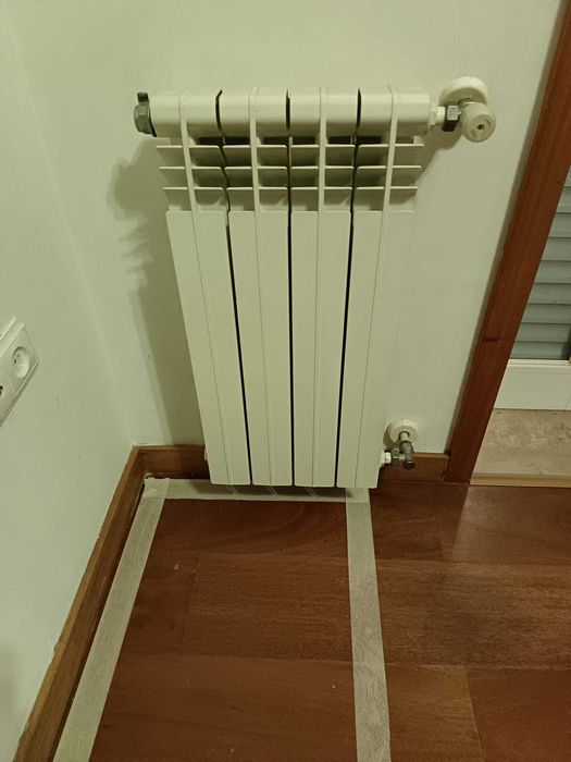 Vendo 7 radiadores de alumínio com elementos variados