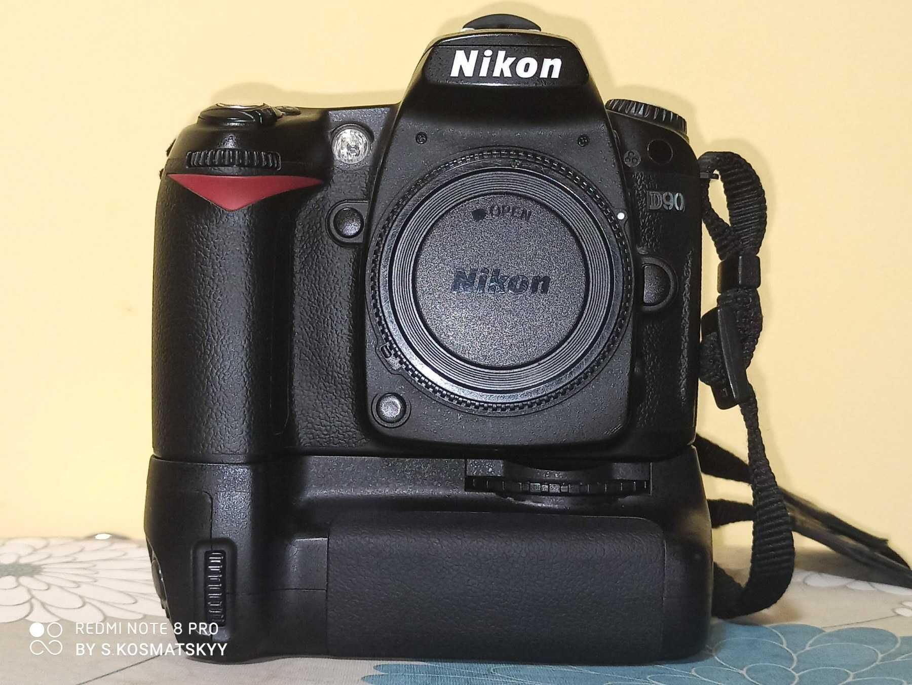 Nikon D90 фотокамера об'єктив+бустер+вспишка