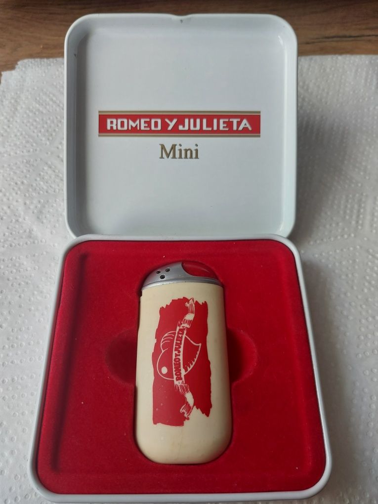 Stara zapalniczka kolekcjonerska
