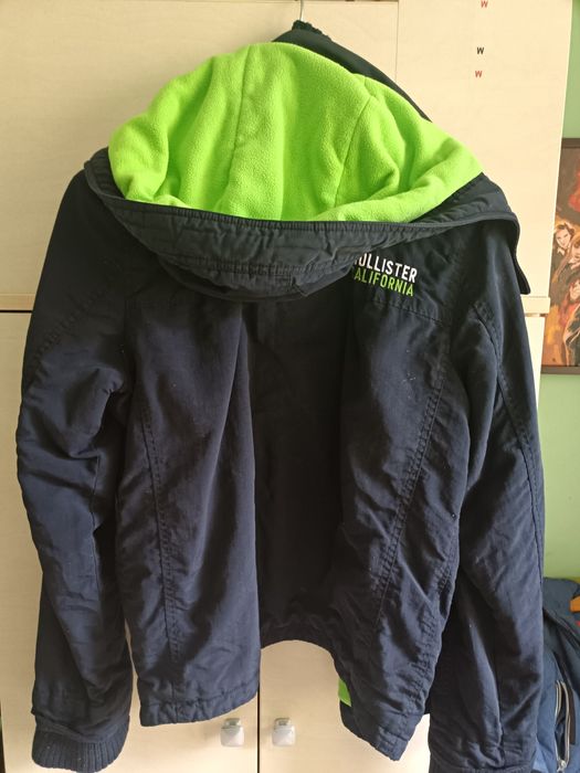 Дві курточки на дитину 8-11 рокув віддам