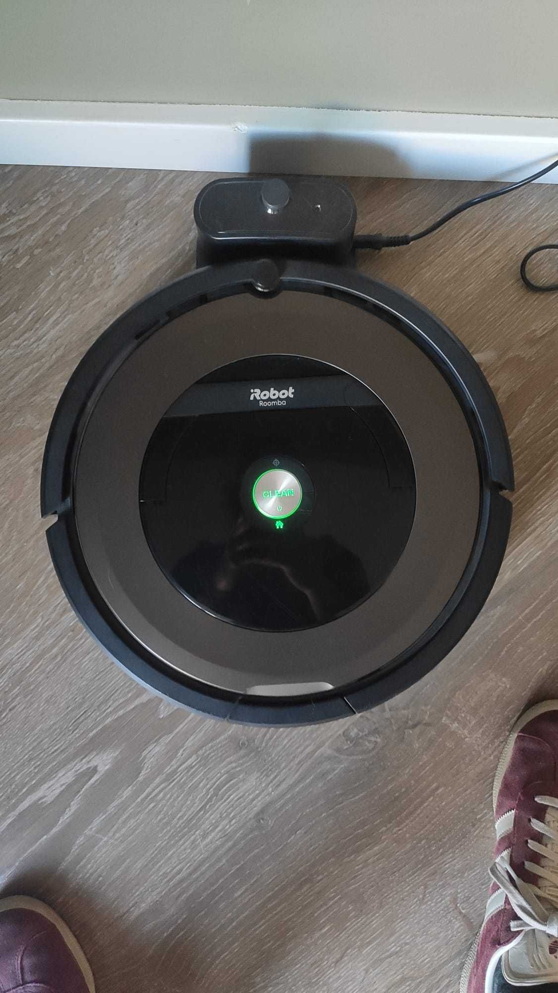 Aspirador IRobot Roomba 896 usado algumas vezes