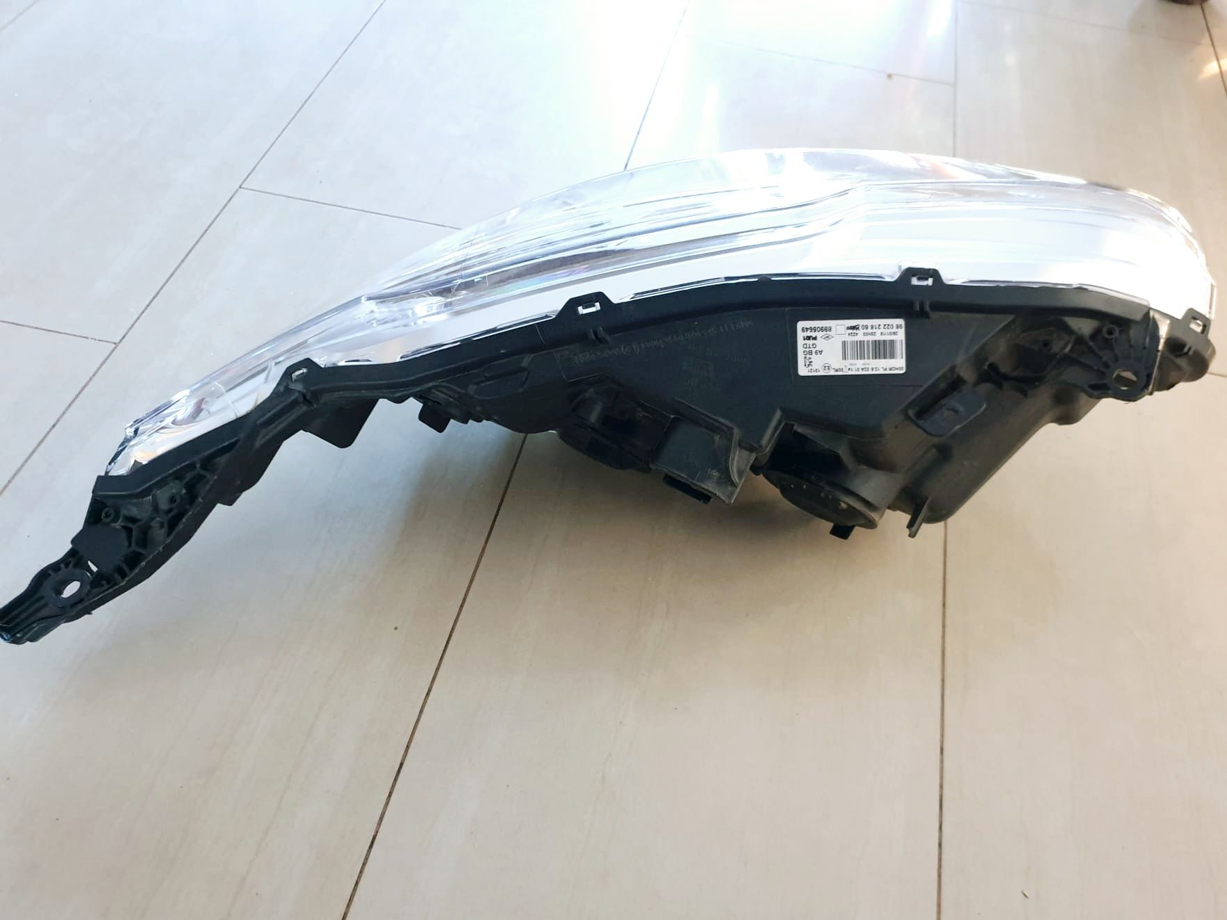 Lampa lewa peugeot 208 Lift