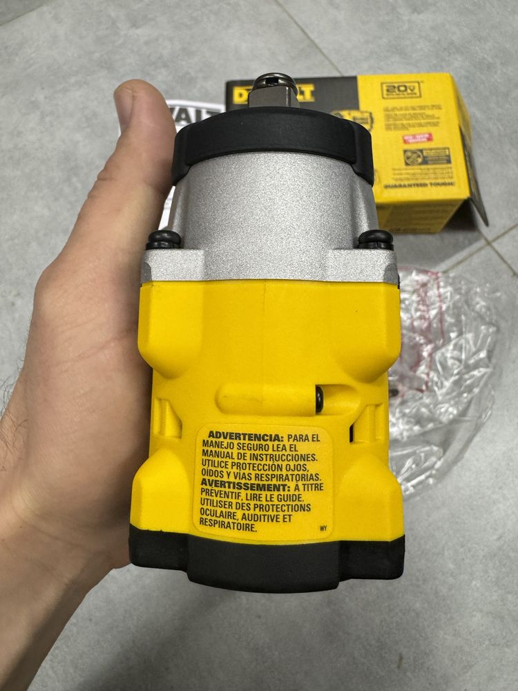 Ударный гайковерт Dewalt DCF921. 1/2". Комплект.