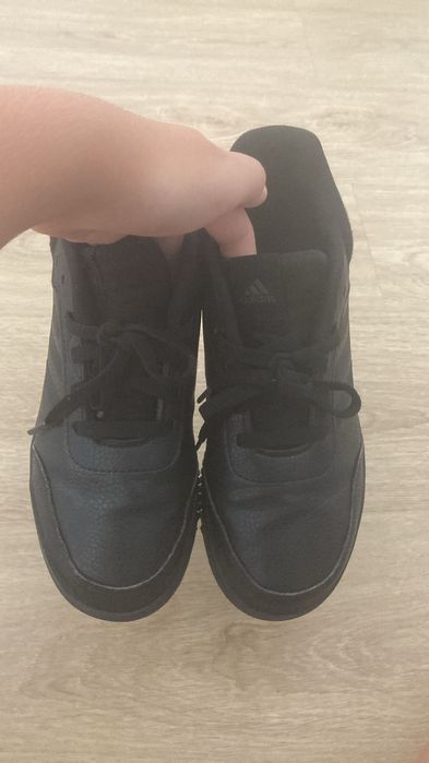 Tenis Adidas tamanho 38