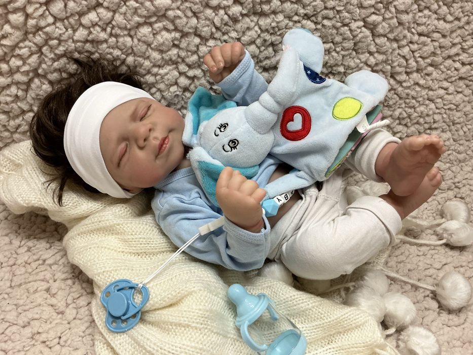 Lalka typu reborn chłopiec z wyprawką