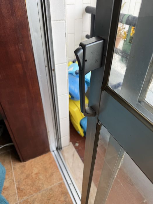 Reparação de janelas, portas e estores