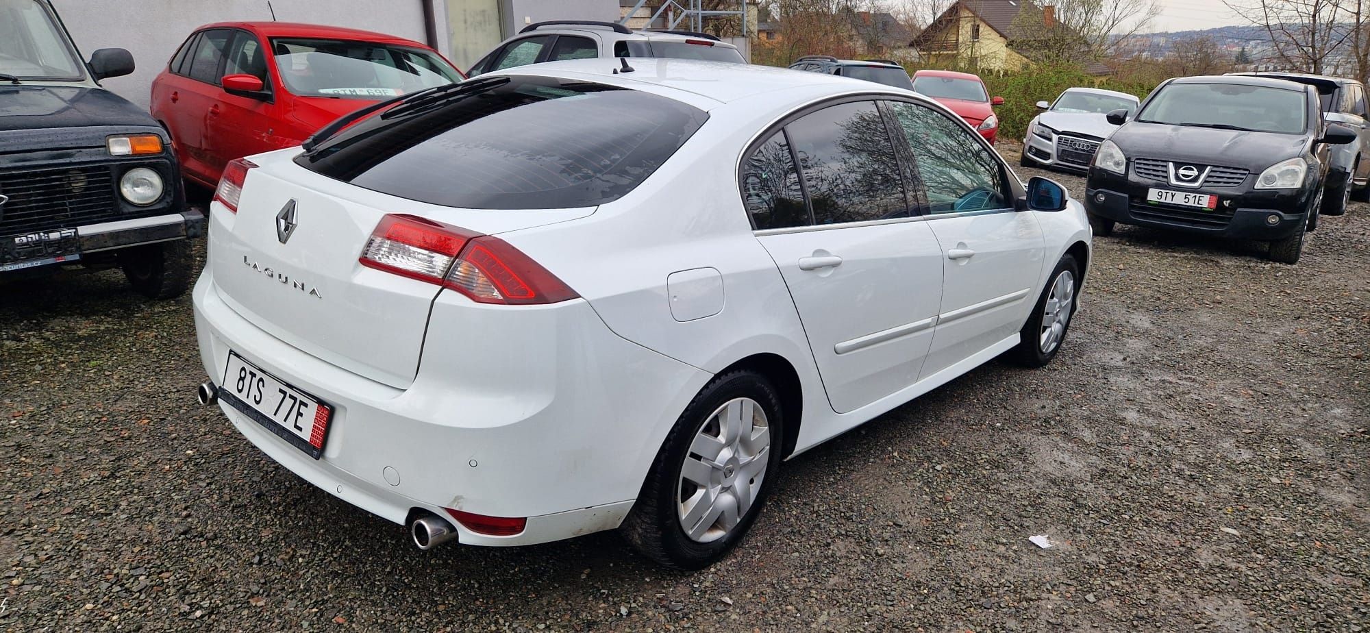 Renault Laguna 2.0 dci uszkodzona  lekko w przod