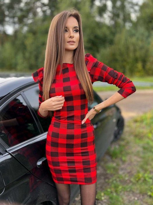 Sukienka ołówkowa w KRATKĘ czerwona z FALBANKAMI na ŚWIĘTA