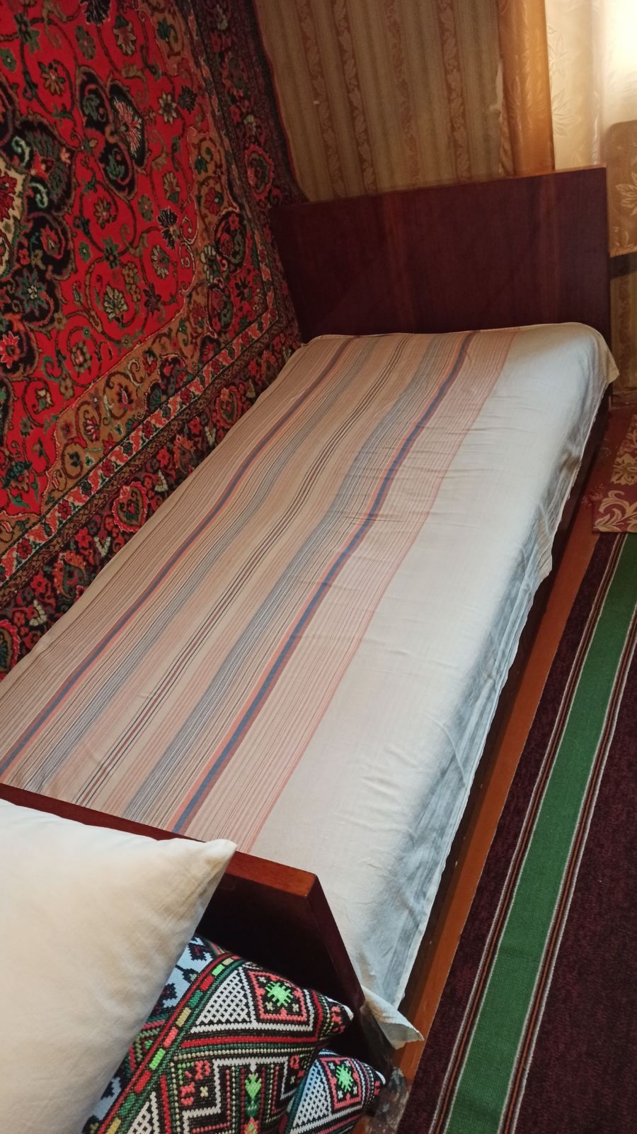 Віддам даром диван і ліжко