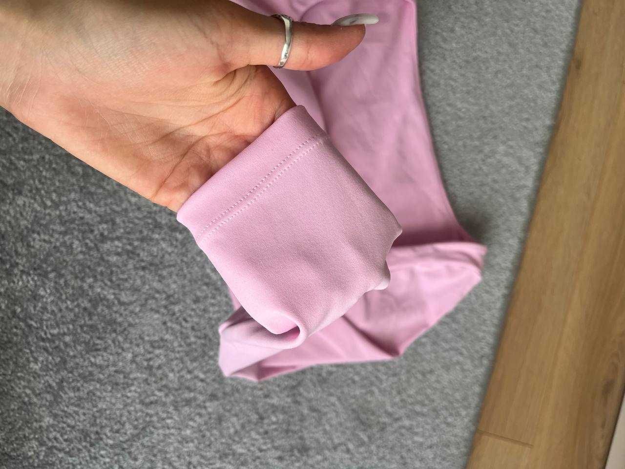 Różowy komplet z długim rękawem i krótkimi spodenkami