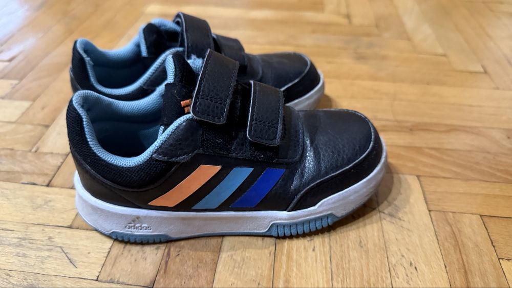 Nike, adidas, zara, skechers